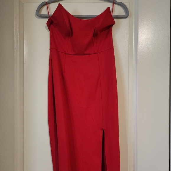 Superdown Ryleigh strapless red maxi dress - Picture 4 of 8